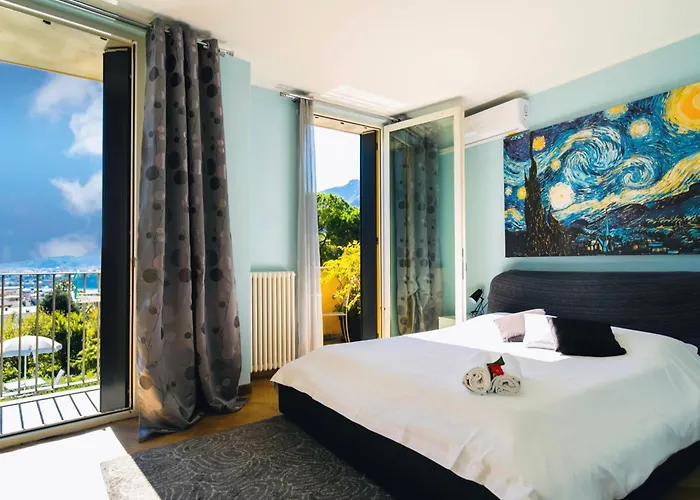 Проживание в семье Montebello *